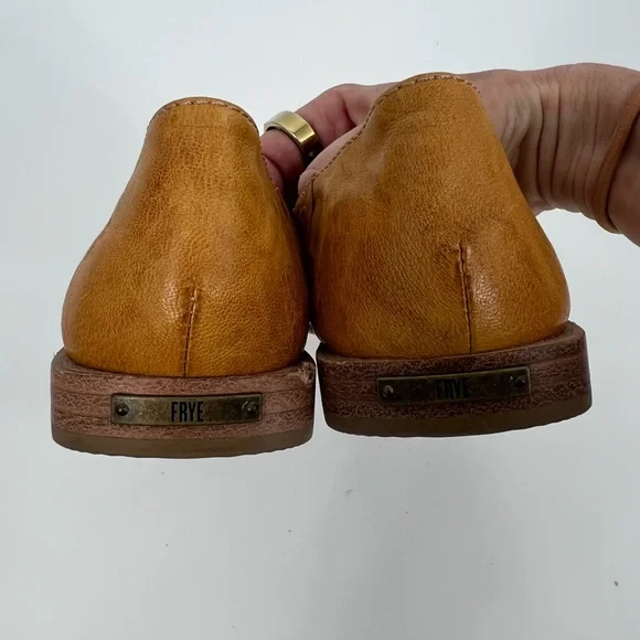 Frye Claire Flat Oyster Leather size 6 Gold Yellow Marigold - Picture 6 of 6